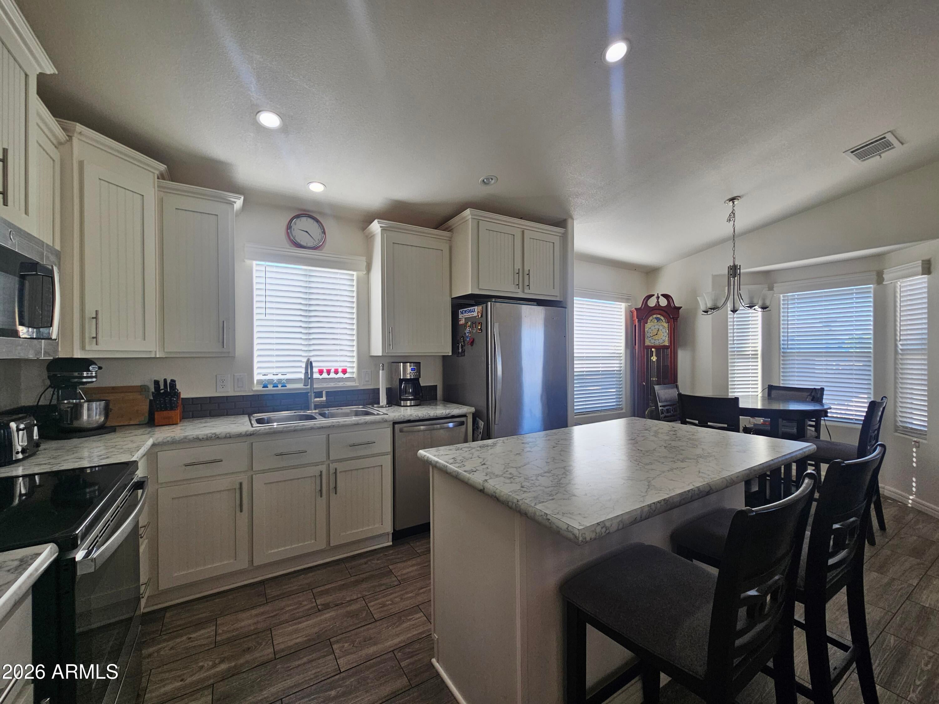 650 N Hawes Road 3108