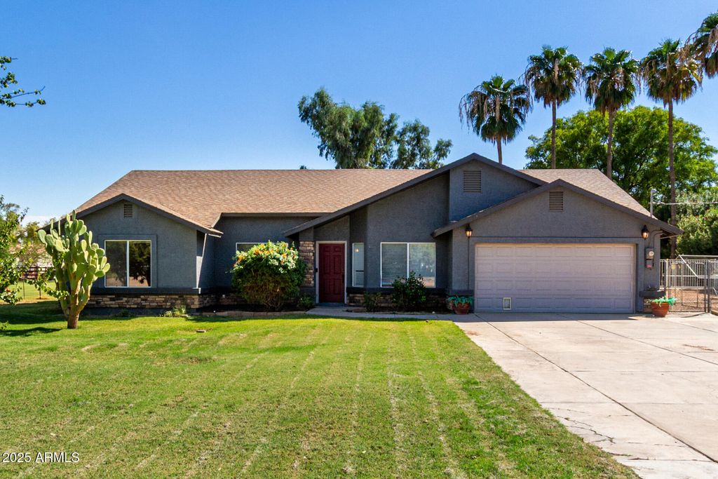 Photo of 10303 N 175th Avenue, Waddell, AZ 85355 (MLS # 6922382)