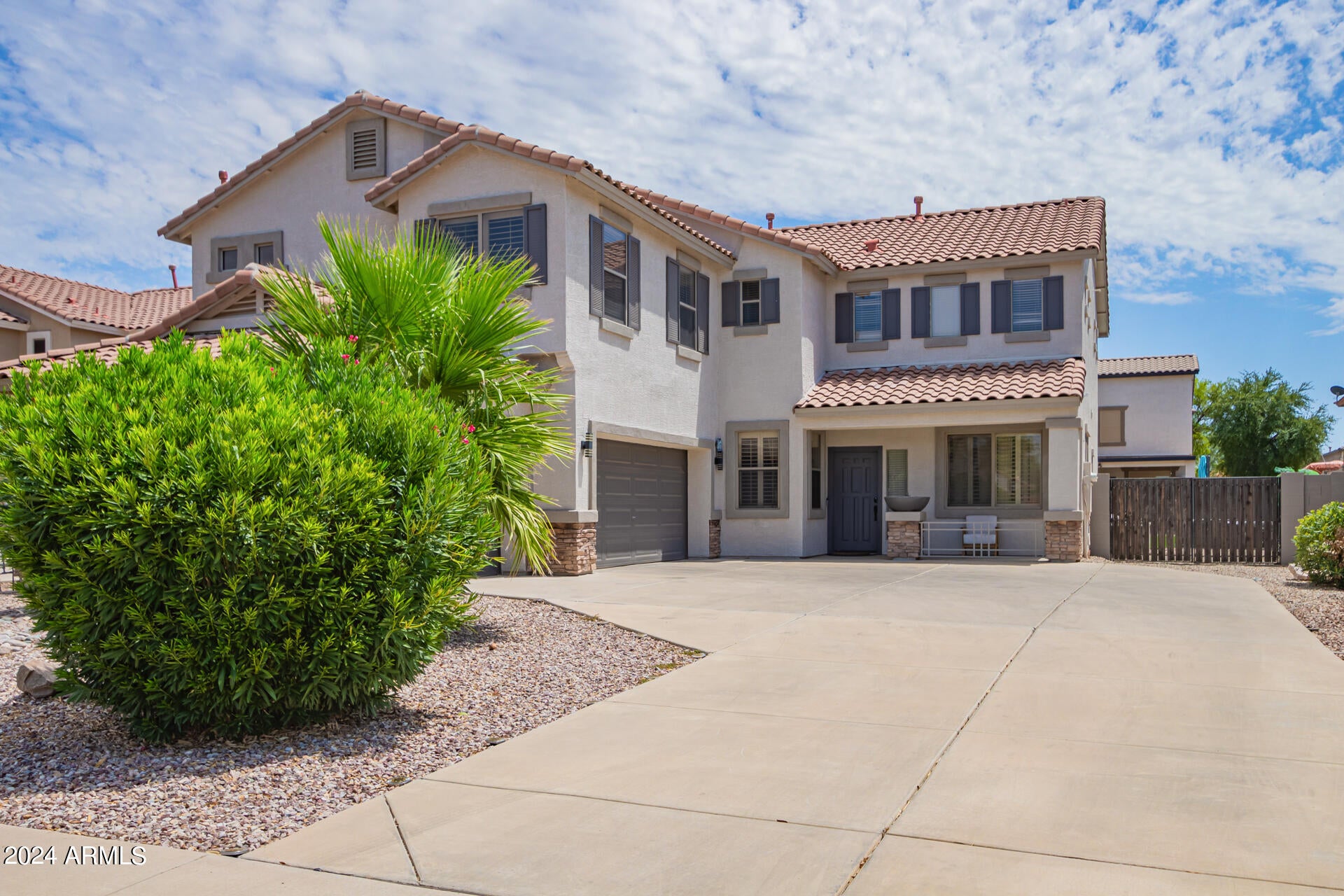 941 W DEXTER Way
