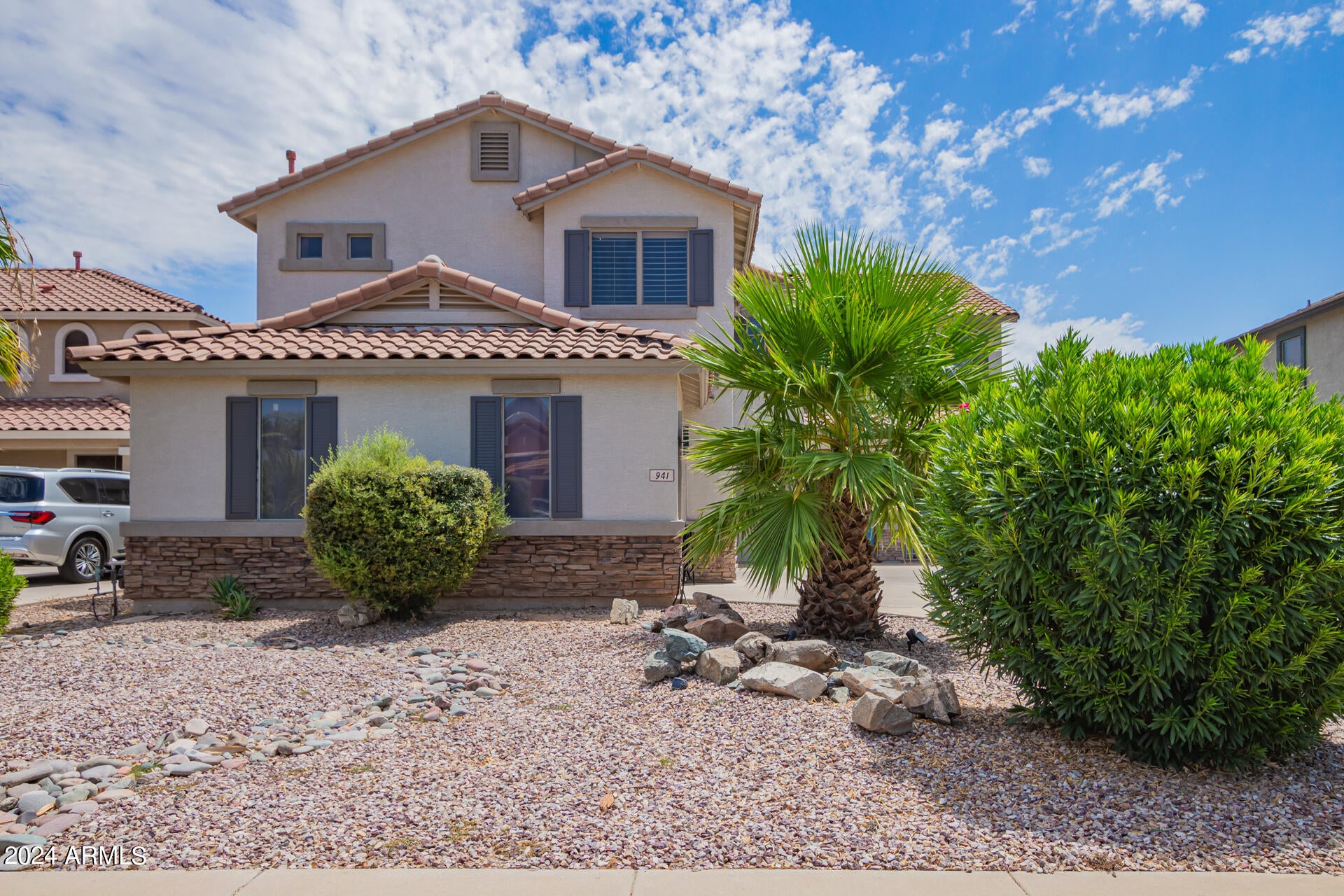 941 W DEXTER Way