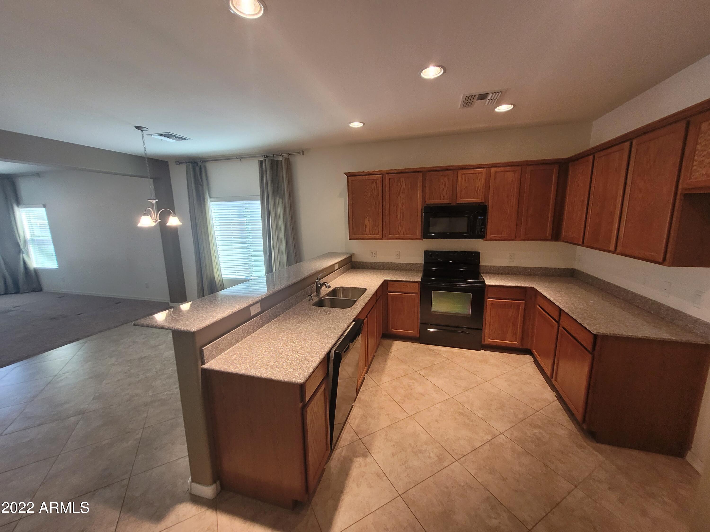 1274 W JAMAICA HOPE Way