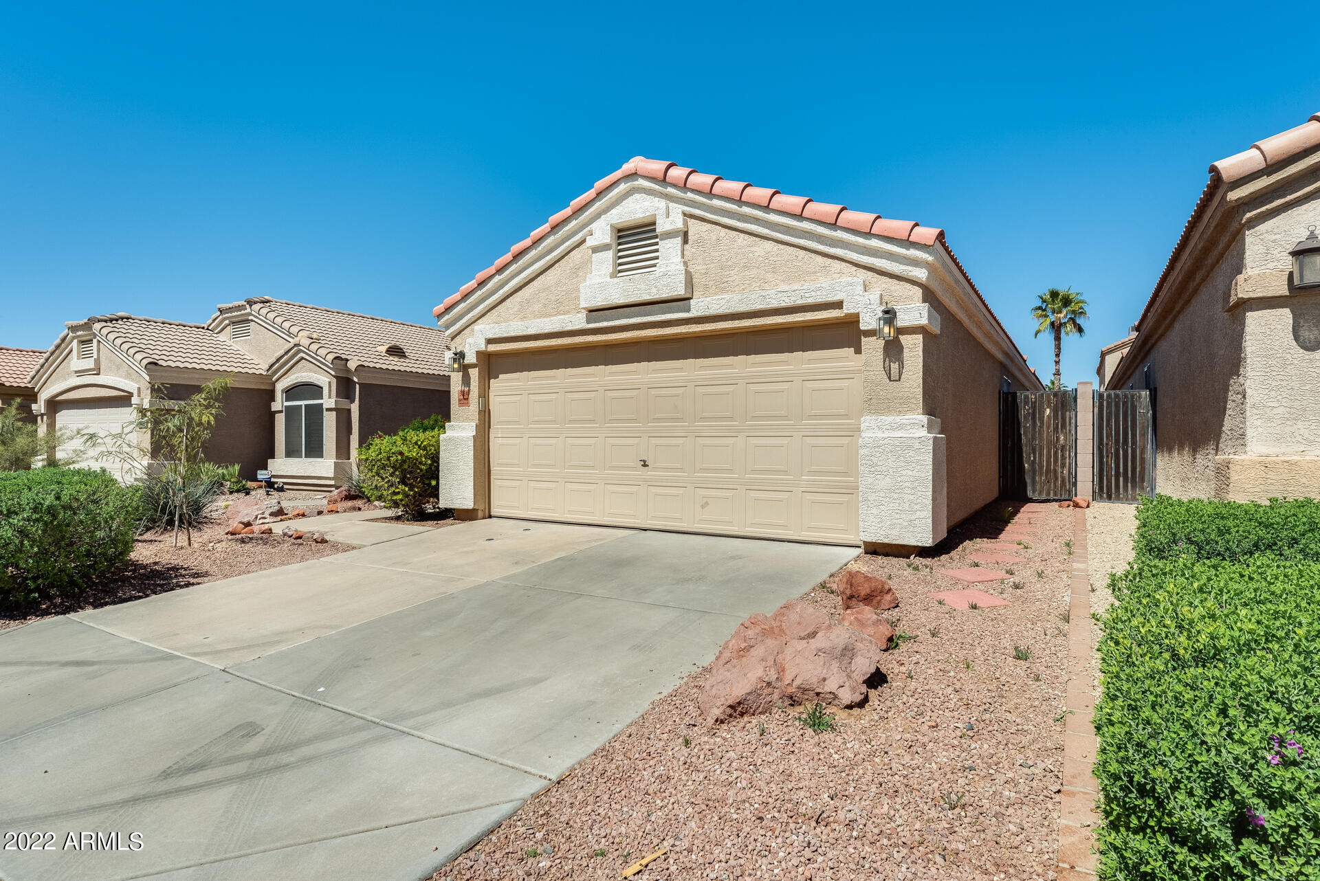 3024 E BLACKHAWK Drive