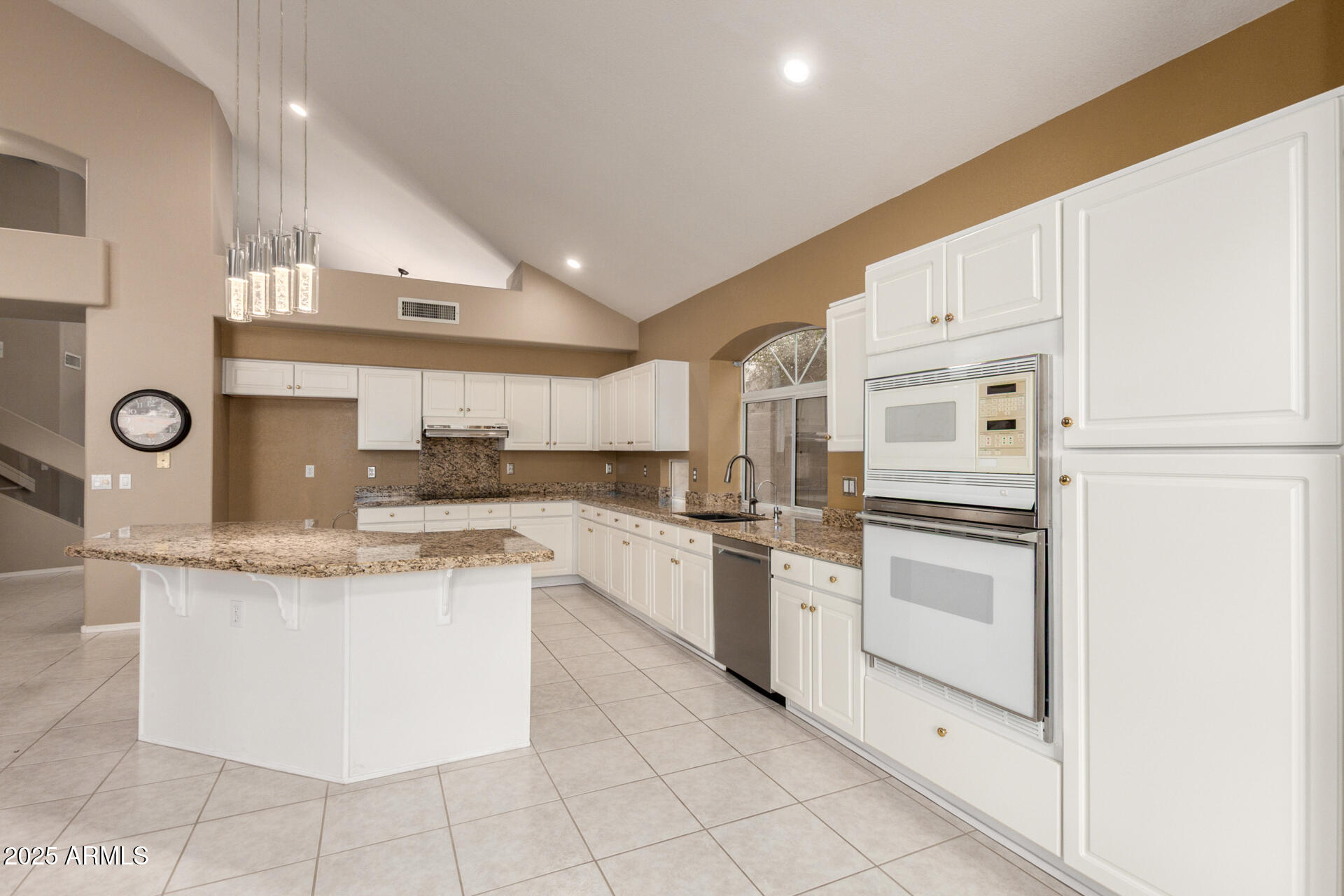 908 E MOUNTAIN SAGE Drive