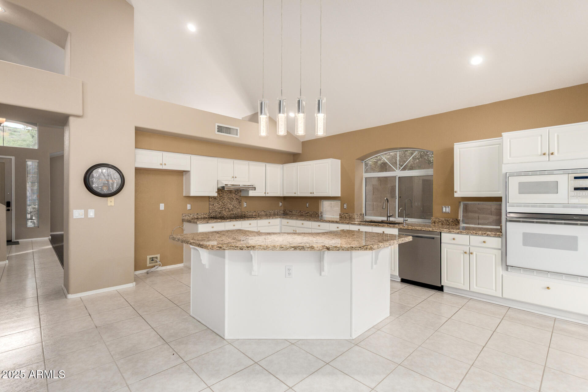 908 E MOUNTAIN SAGE Drive