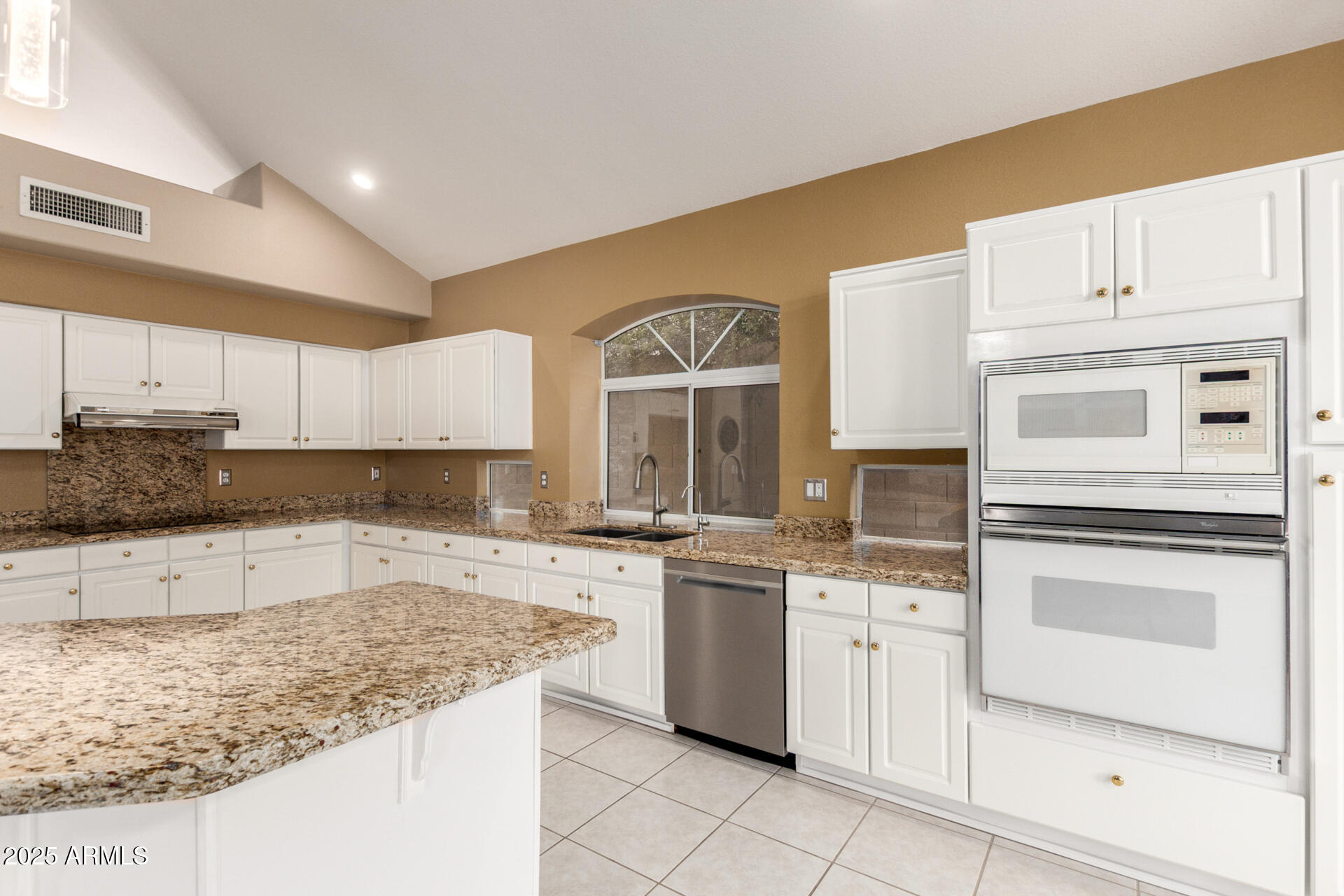 908 E MOUNTAIN SAGE Drive