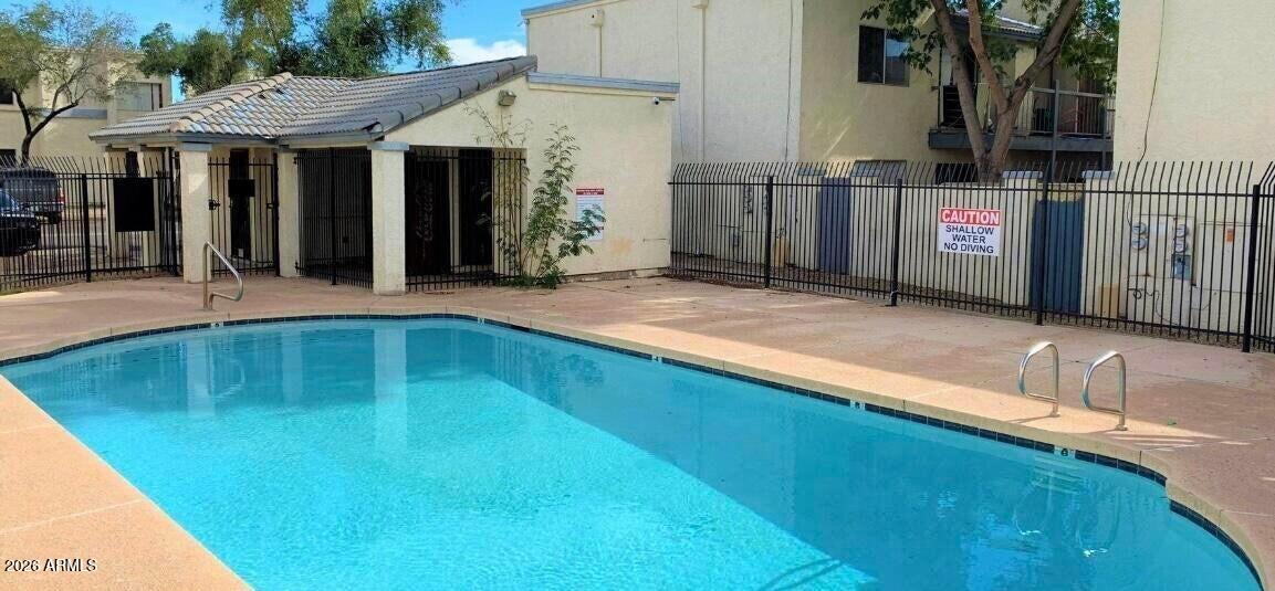 1548 W SAHUARO Drive