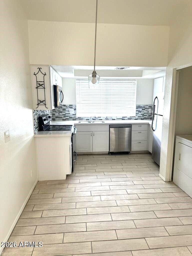 1548 W SAHUARO Drive