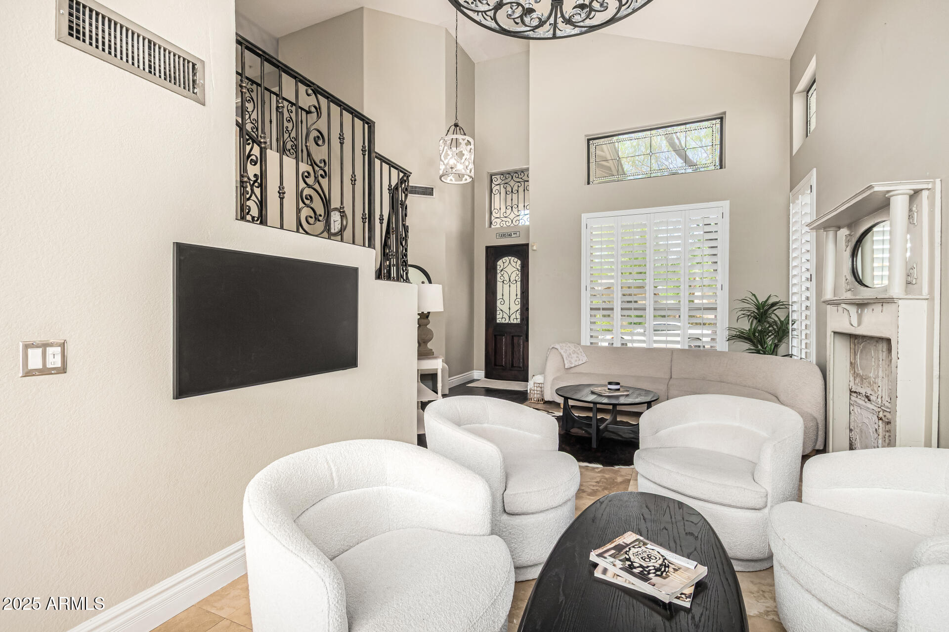 7353 E FLEDGLING Drive