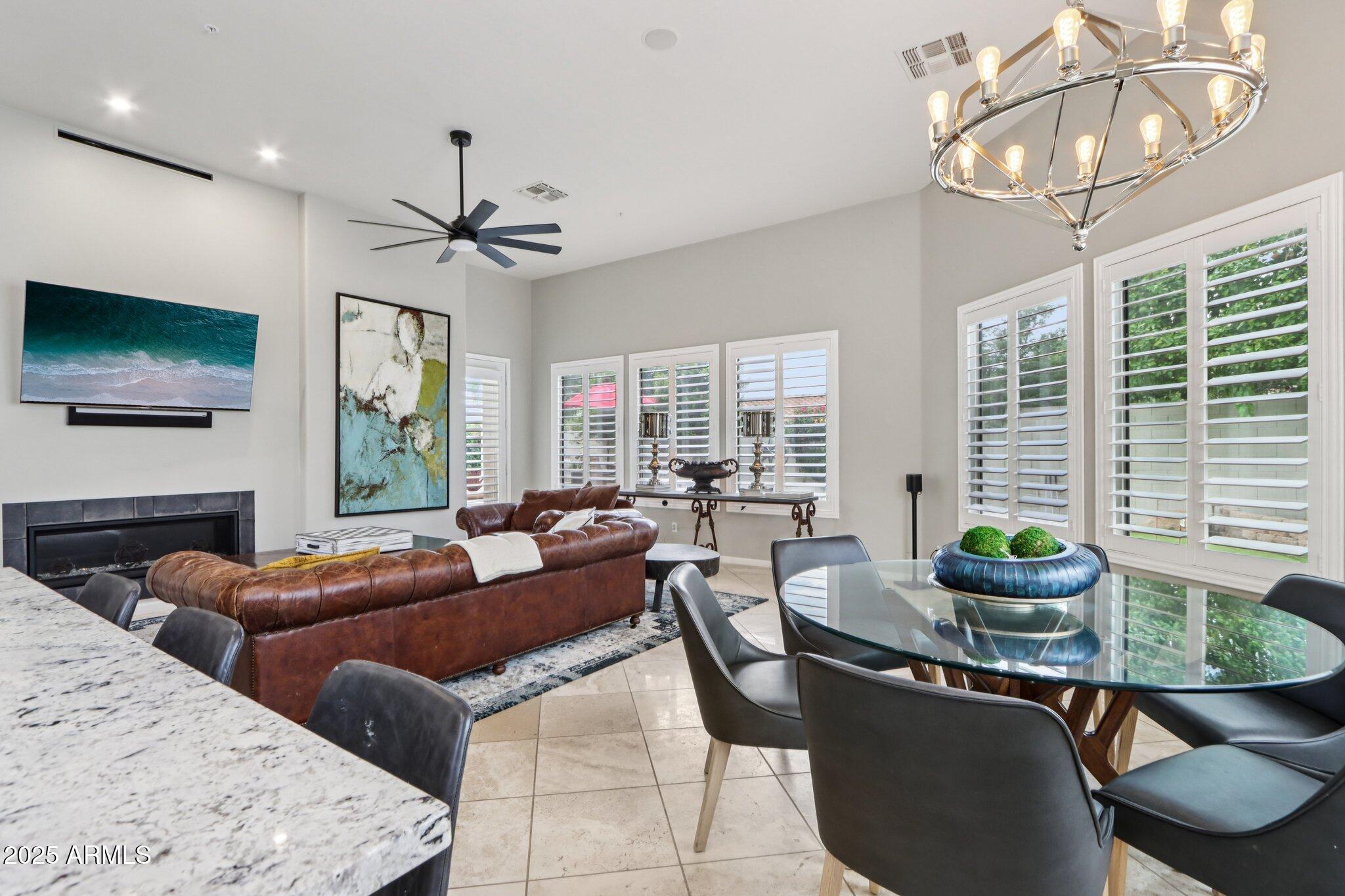 7673 E CALLE DE LAS BRISAS --