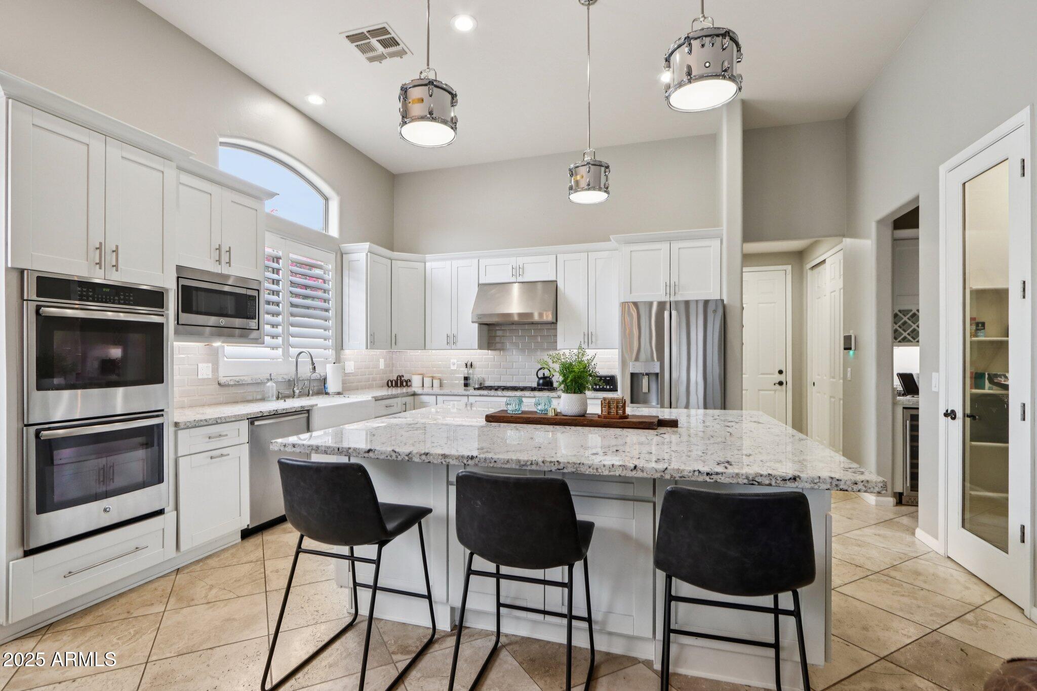 7673 E CALLE DE LAS BRISAS --