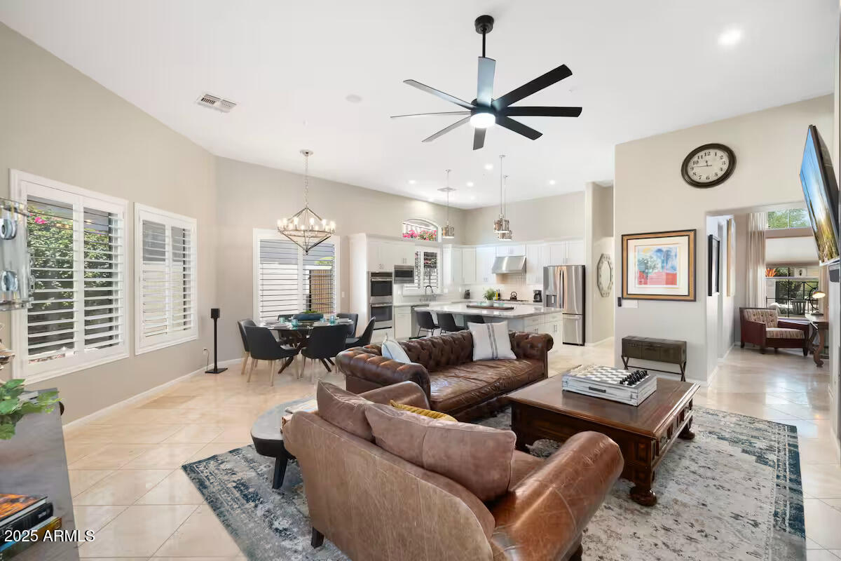 7673 E CALLE DE LAS BRISAS --
