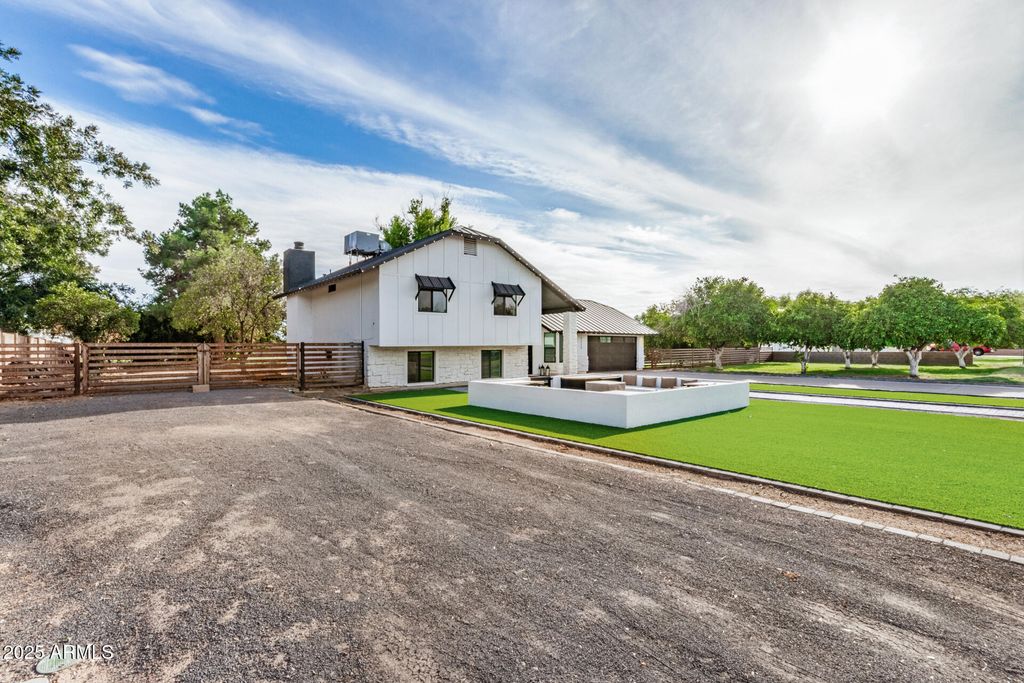 Photo of 2223 E Claxton Street, Gilbert, AZ 85297 (MLS # 6921400)