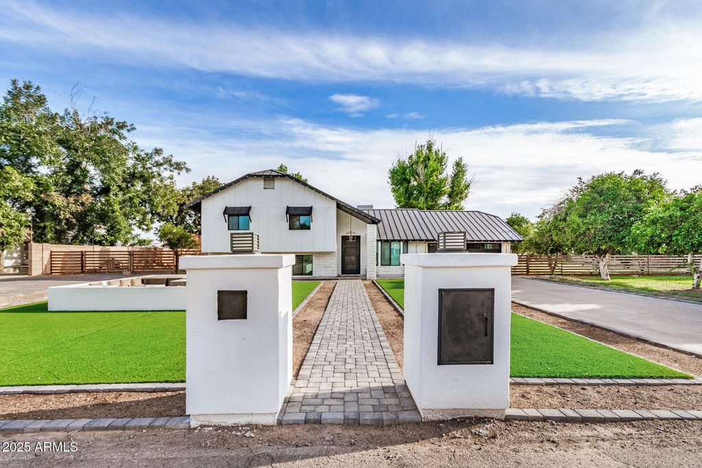 Photo of 2223 E Claxton Street, Gilbert, AZ 85297 (MLS # 6921400)