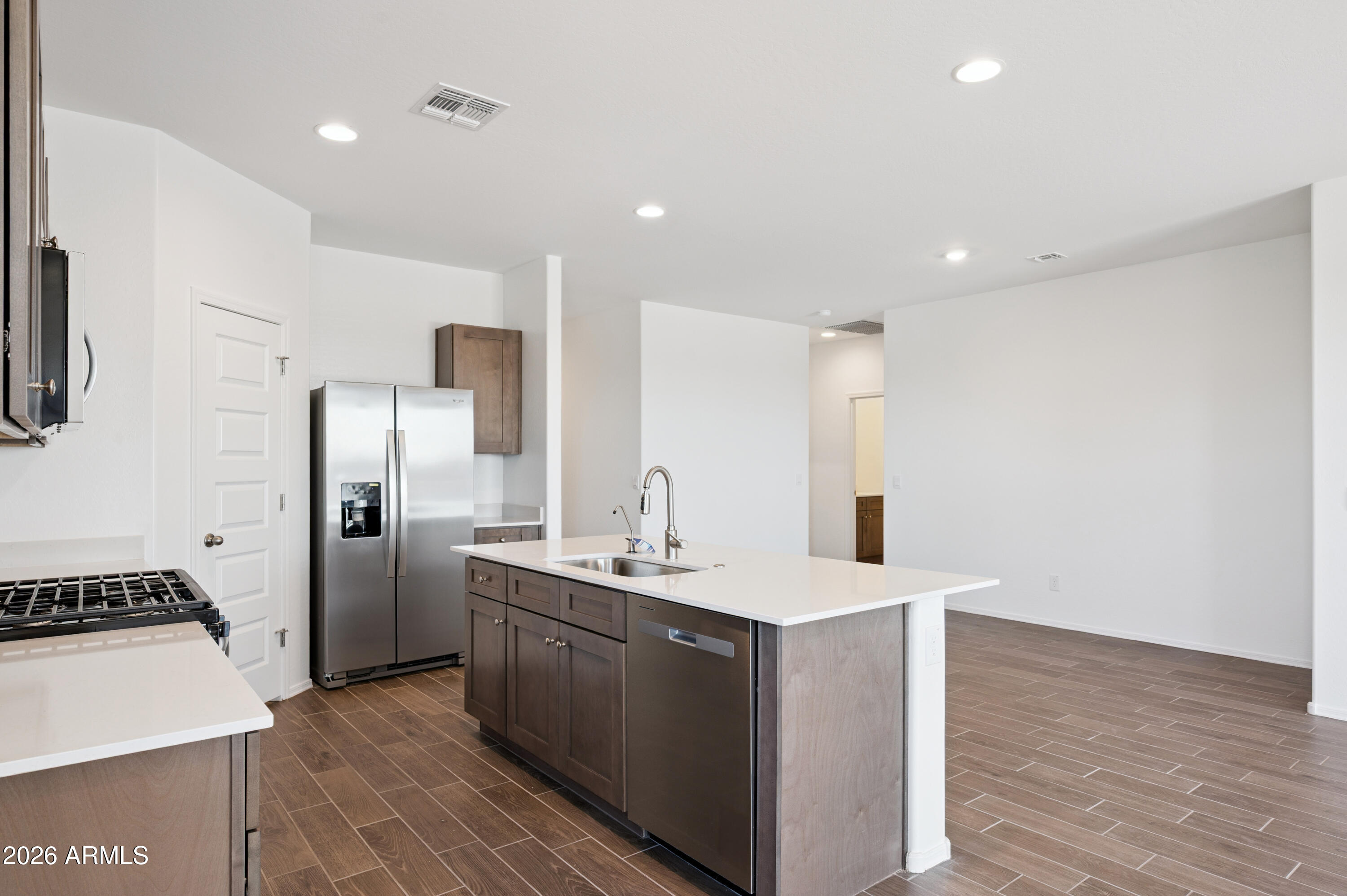 46535 W SKYLINE Drive