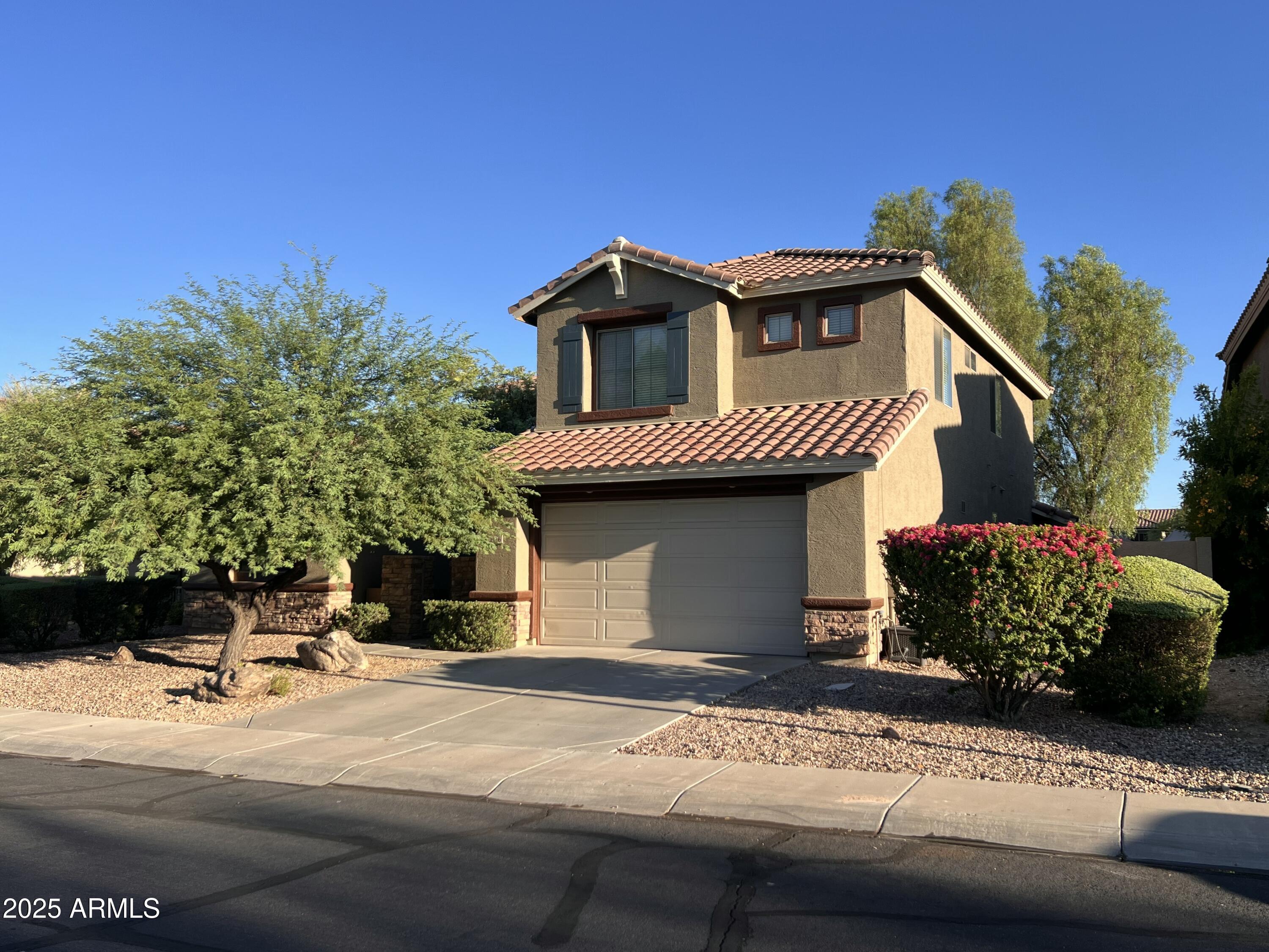 2116 W KURALT Drive