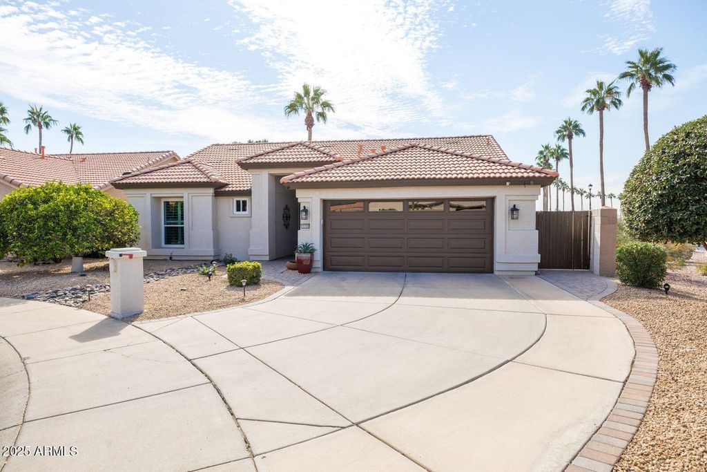 Photo of 15155 W Robson Circle N, Goodyear, AZ 85395 (MLS # 6947248)