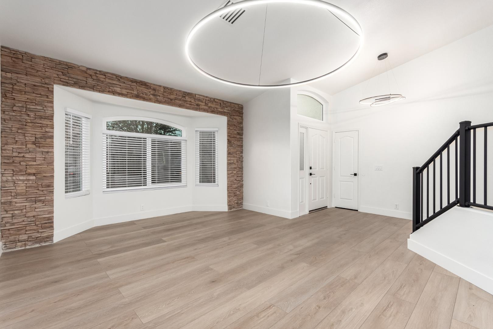 5656 W Abraham Lane