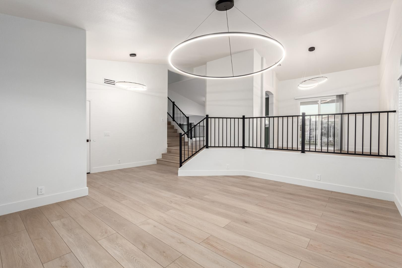 5656 W Abraham Lane