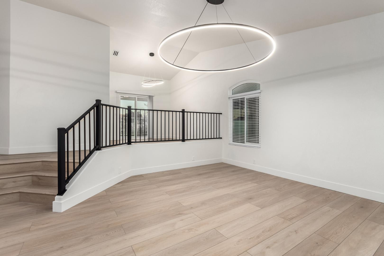5656 W Abraham Lane