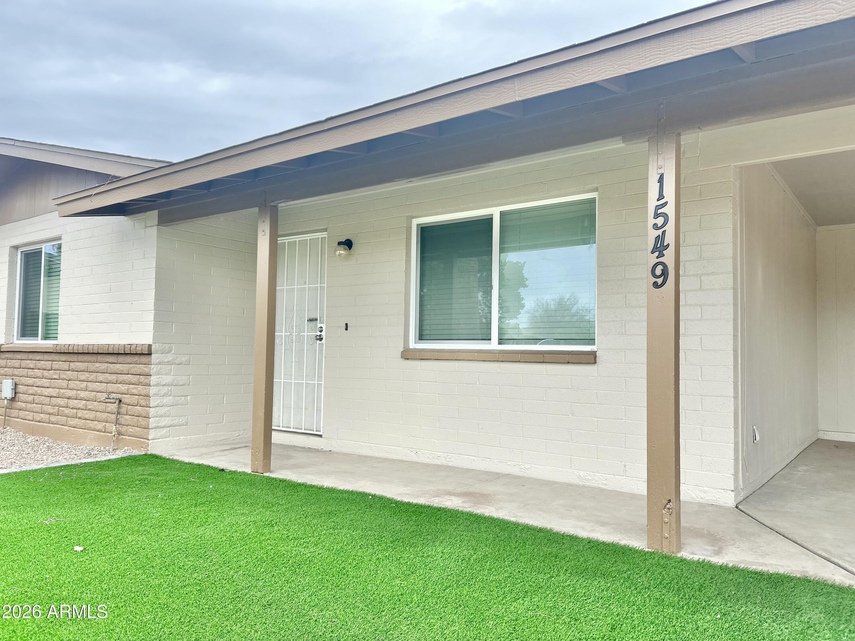 1549 E DIAMOND Avenue