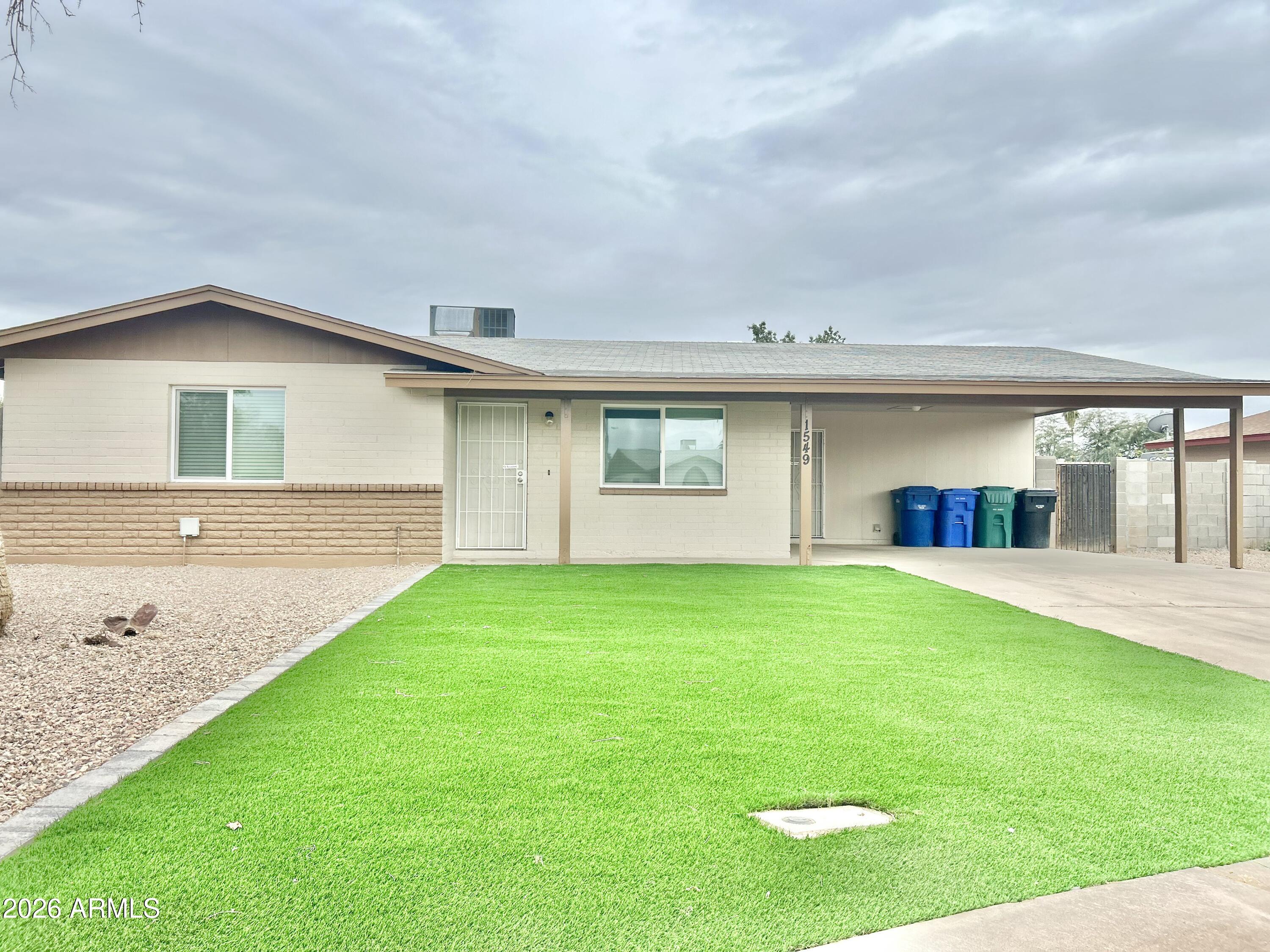 1549 E DIAMOND Avenue