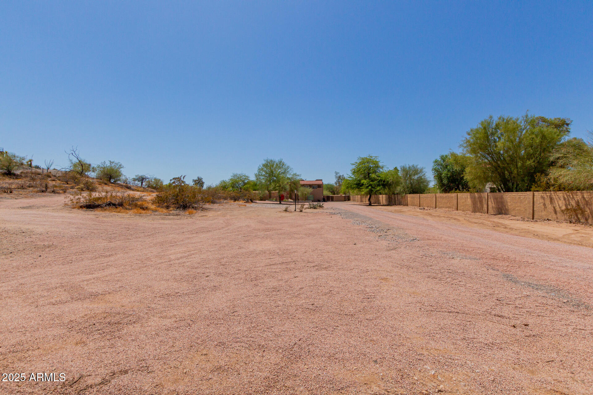 706 N SIGNAL BUTTE Road