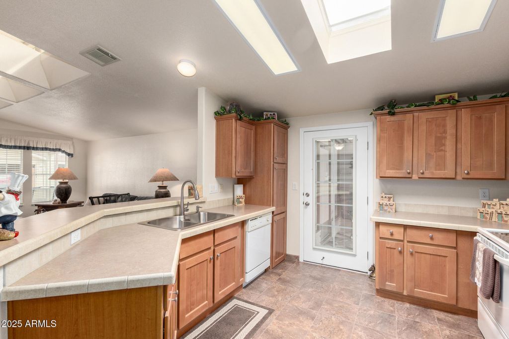 Photo of 3301 S Goldfield Road #2076, Apache Junction, AZ 85119 (MLS # 6932371)