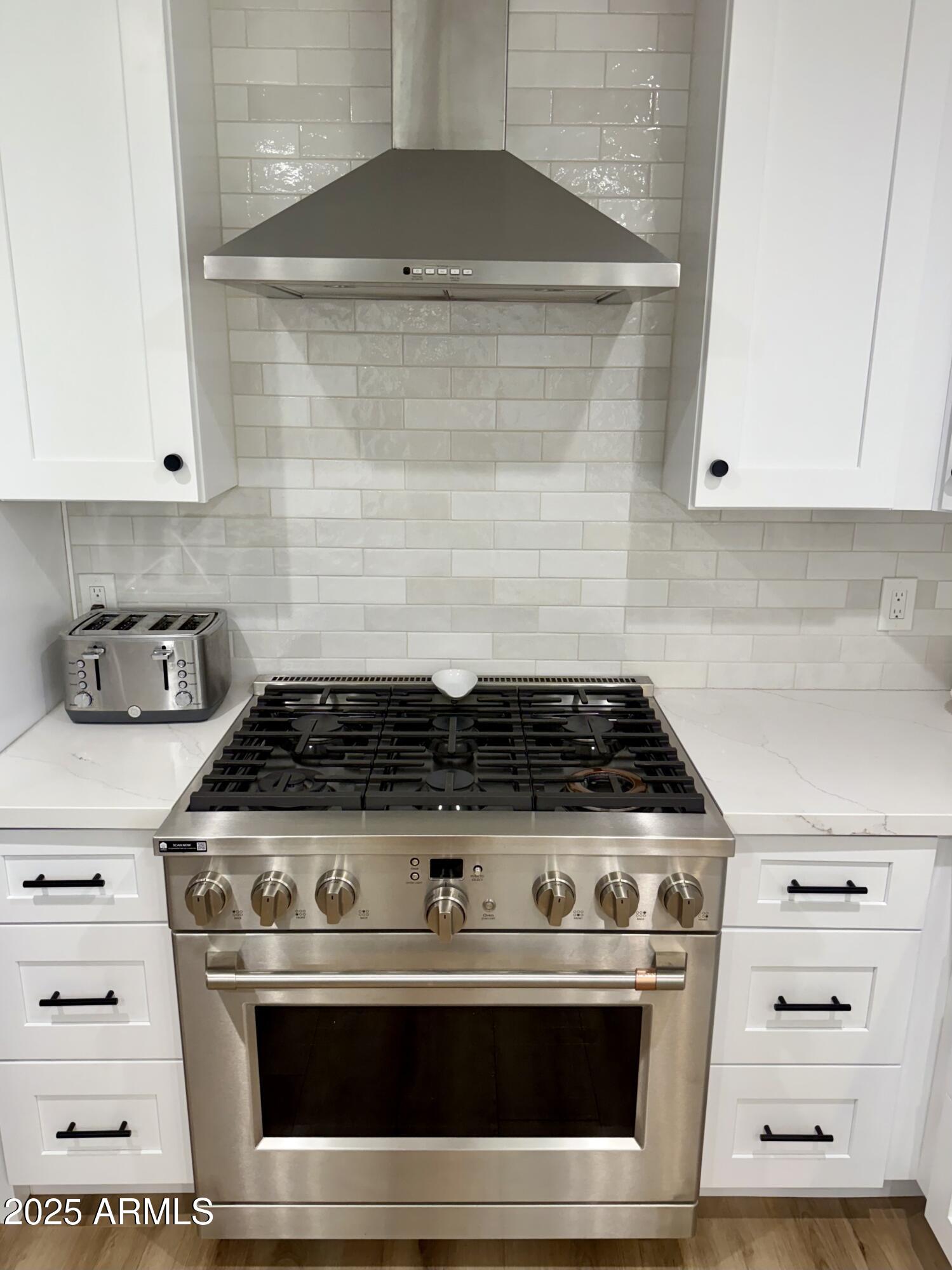 915 W 11TH Place