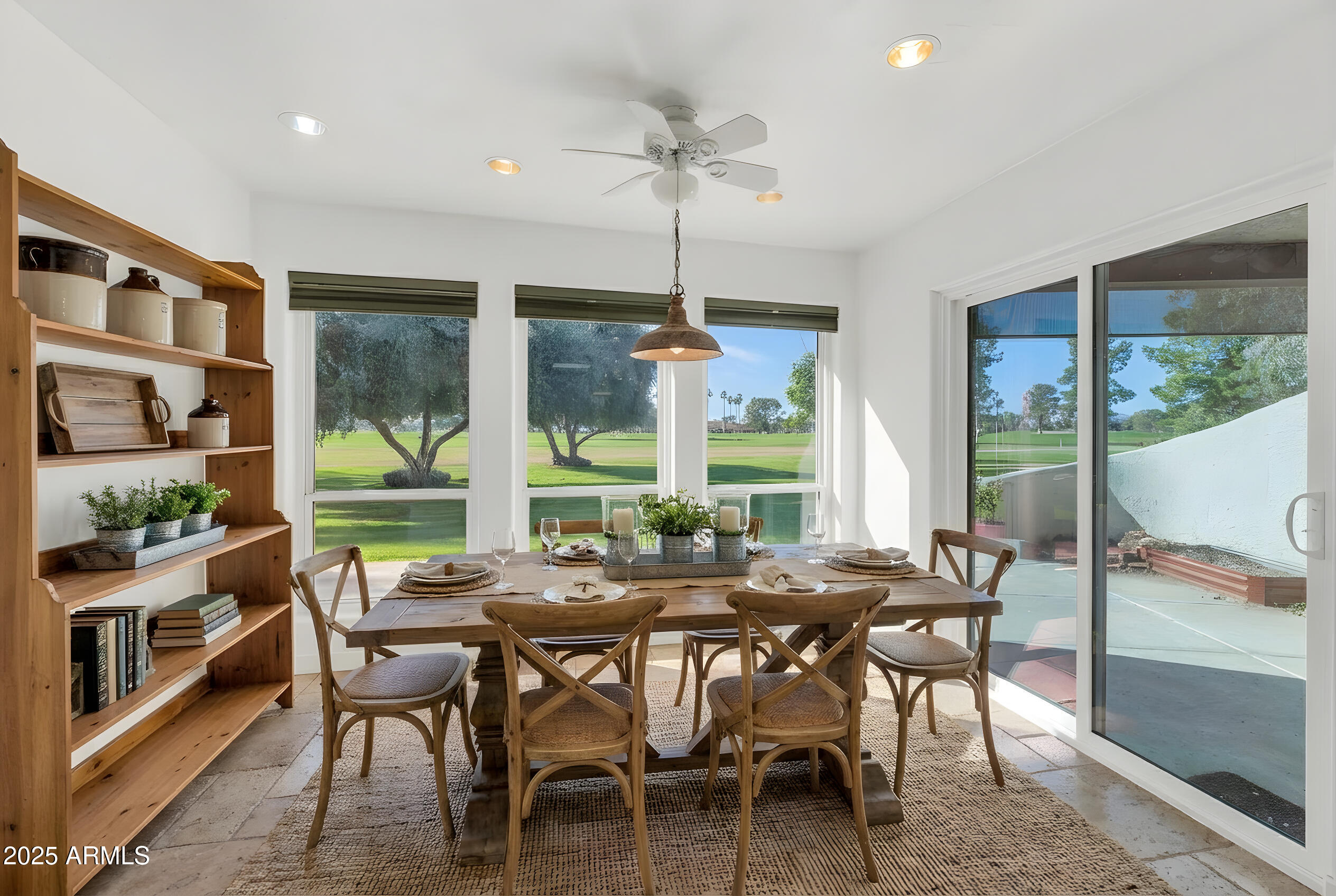 1035 N VISTA VERDE --