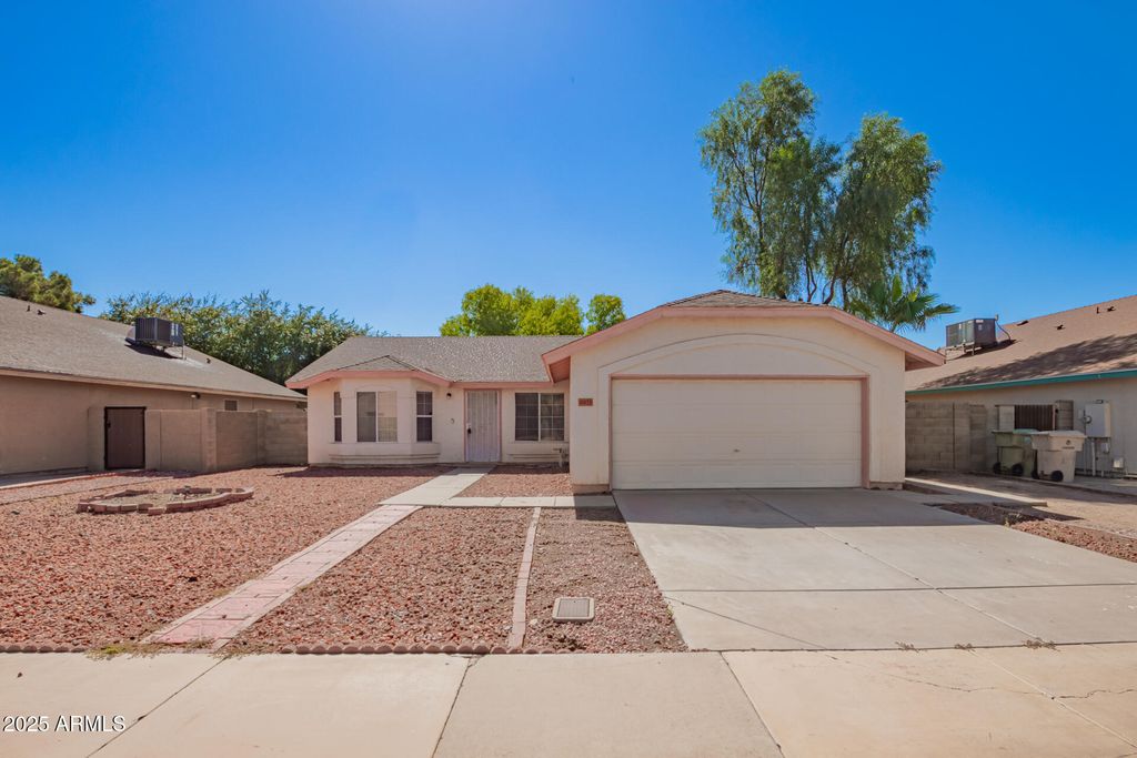 Photo of 8033 W Georgia Avenue, Glendale, AZ 85303 (MLS # 6927739)