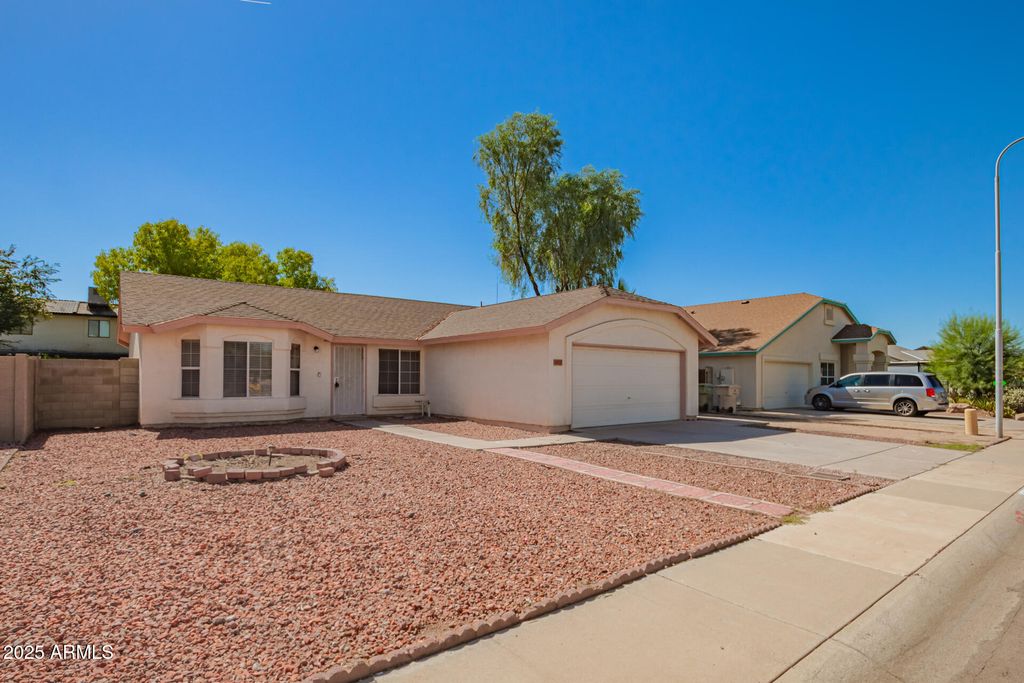 Photo of 8033 W Georgia Avenue, Glendale, AZ 85303 (MLS # 6927739)