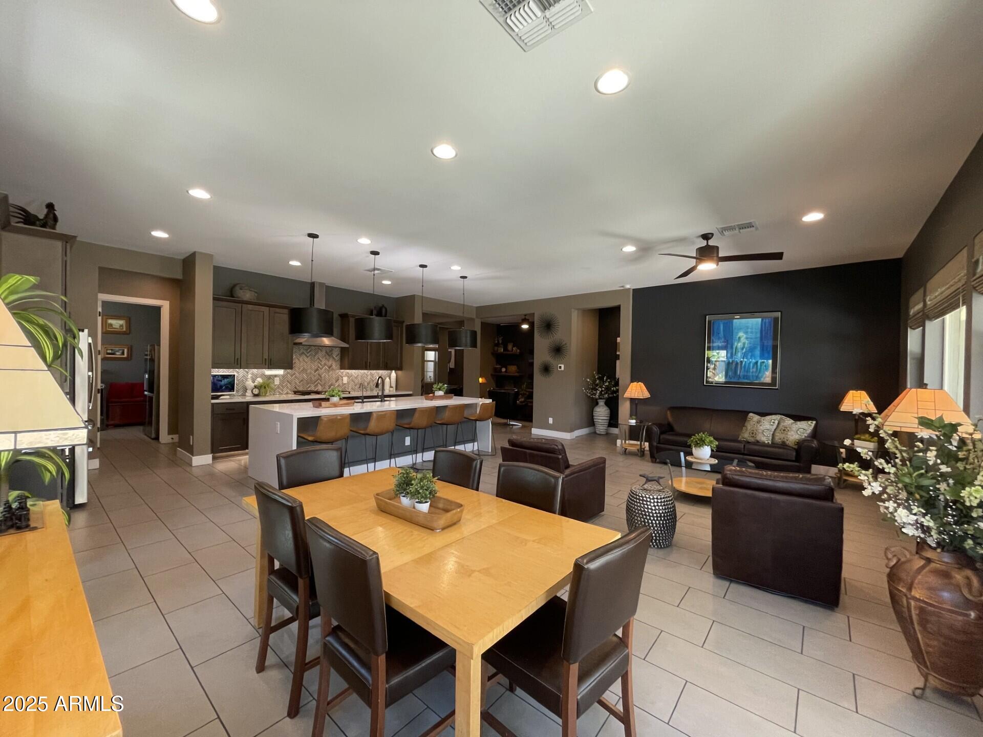 2028 E CHAMA Drive