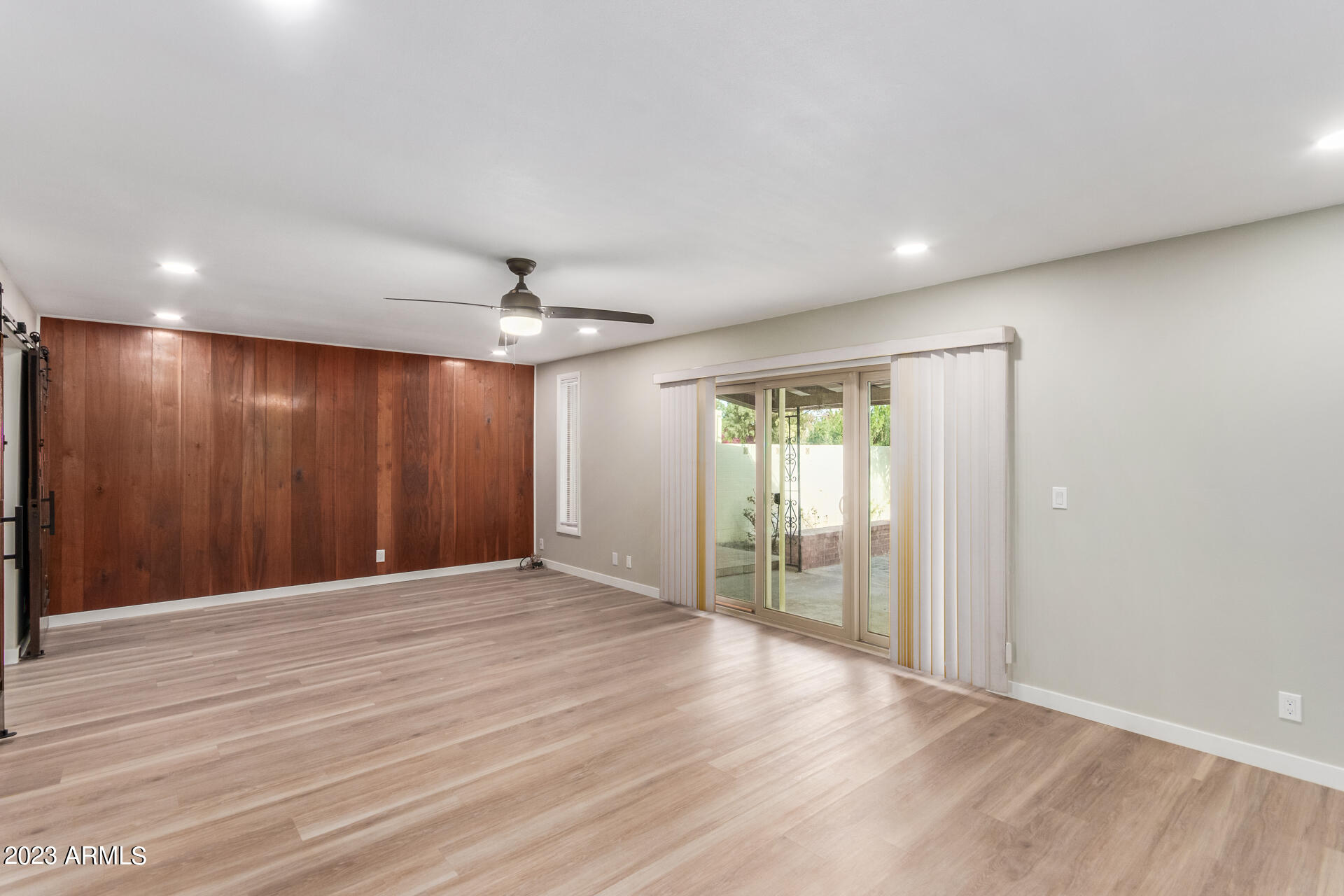 3037 S COUNTRY CLUB Way