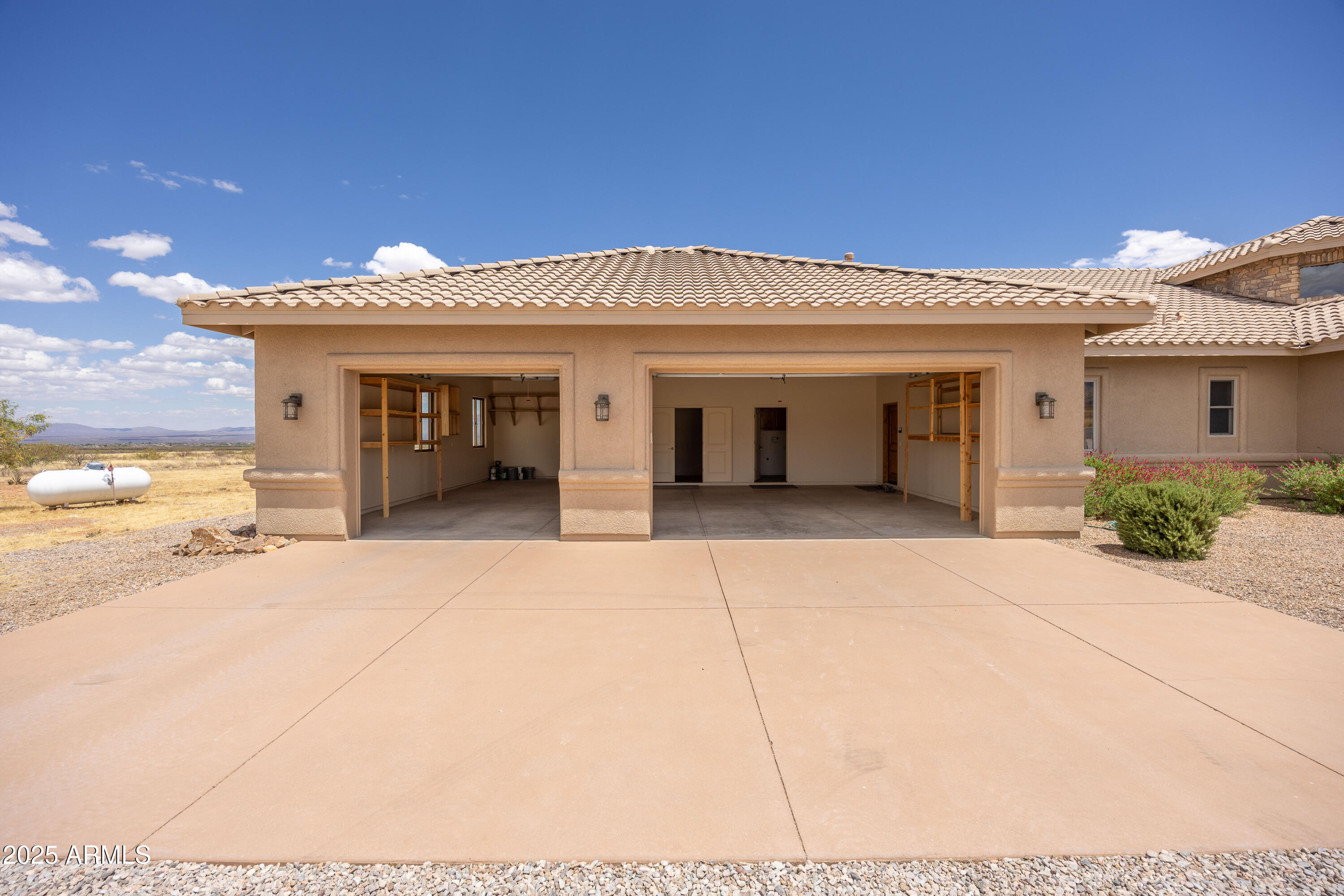 LA PRADERA ESTATES - Residential