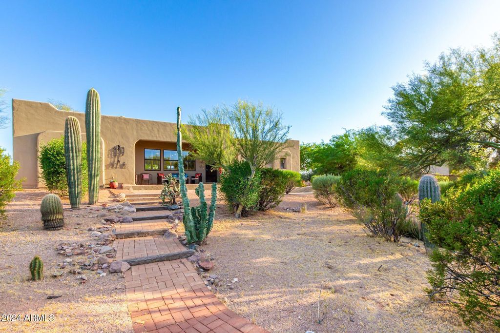 Photo of 10653 E Sleepy Hollow Trail, Gold Canyon, AZ 85118 (MLS # 6995094)