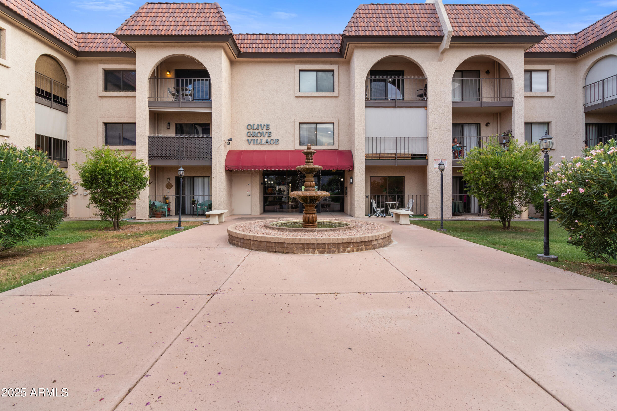 3033 E DEVONSHIRE Avenue 3003