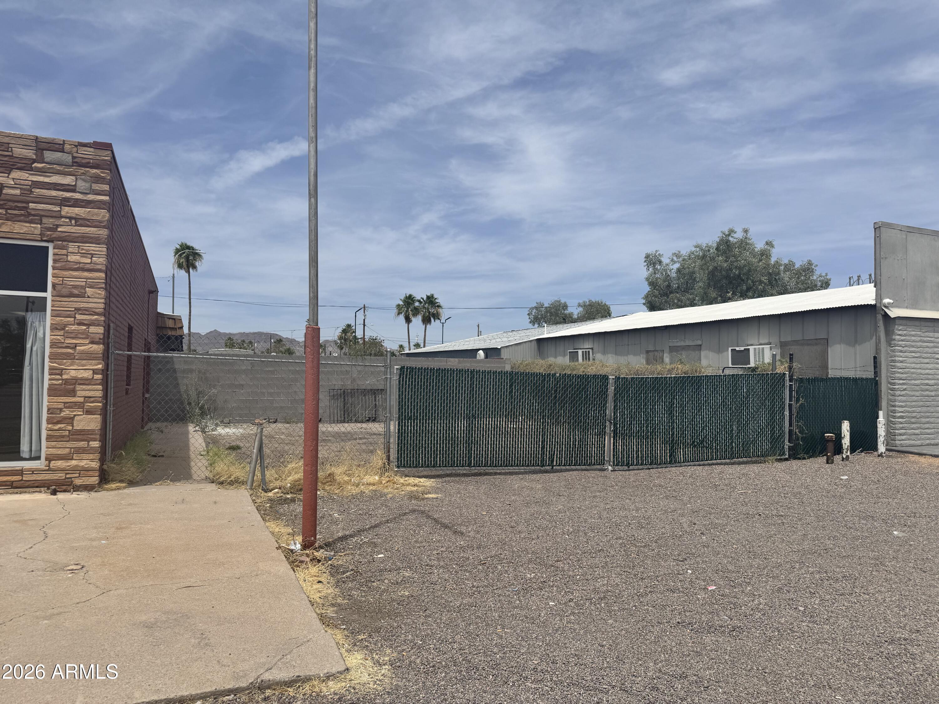 105 N DELAWARE Drive
