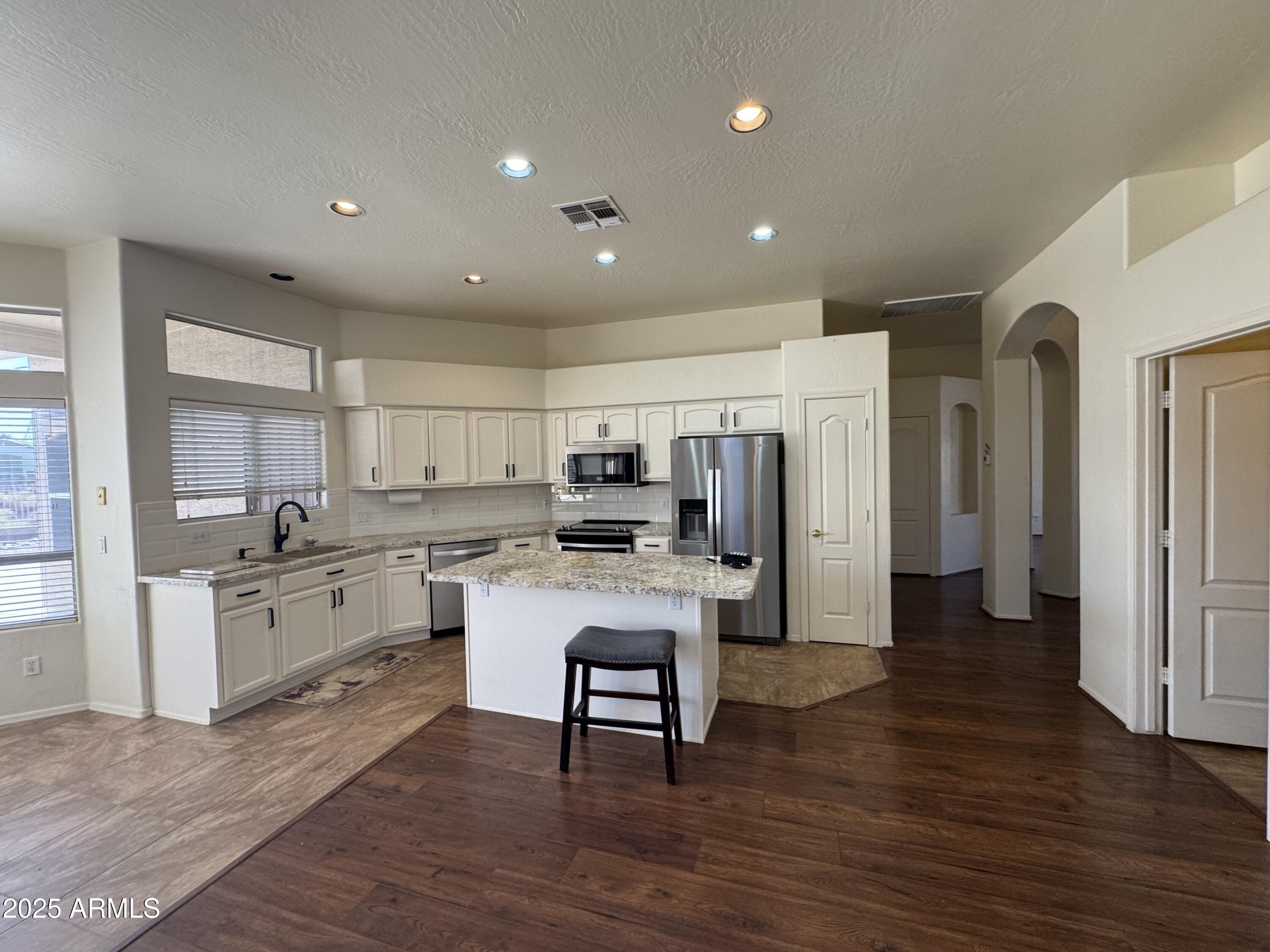 19231 N COYOTE LAKES Parkway