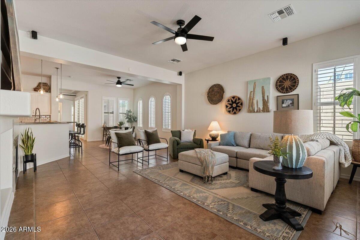 20398 W THAYER Street