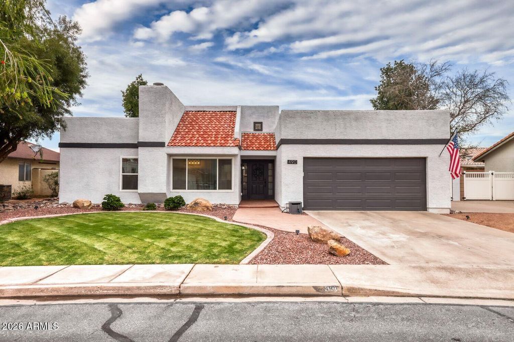 Photo of 490 E San Angelo Avenue, Gilbert, AZ 85234 (MLS # 6988111)