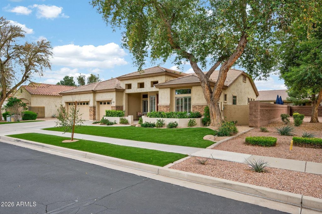 Photo of 373 W Macaw Drive, Chandler, AZ 85286 (MLS # 6985497)