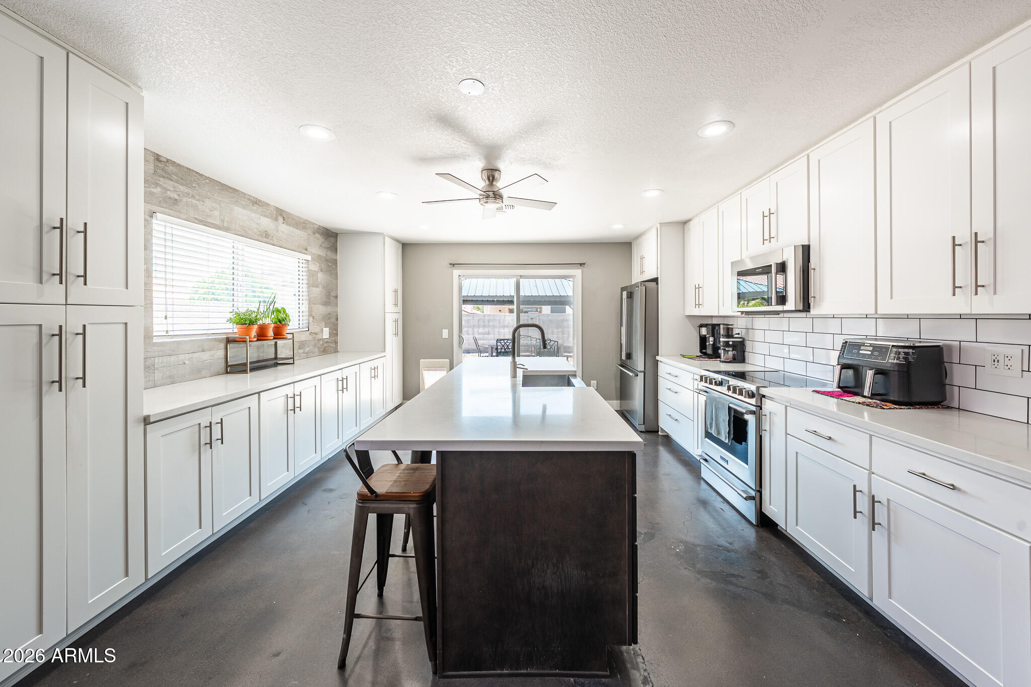 3113 W MARK Lane