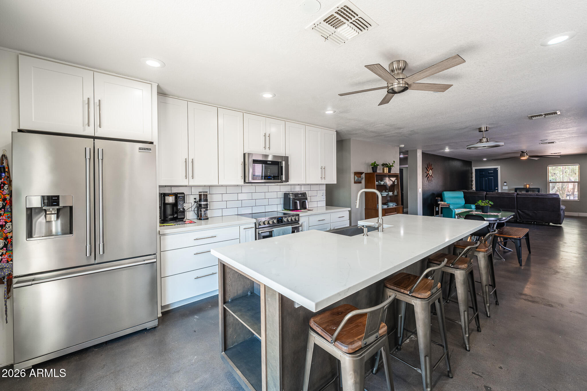3113 W MARK Lane