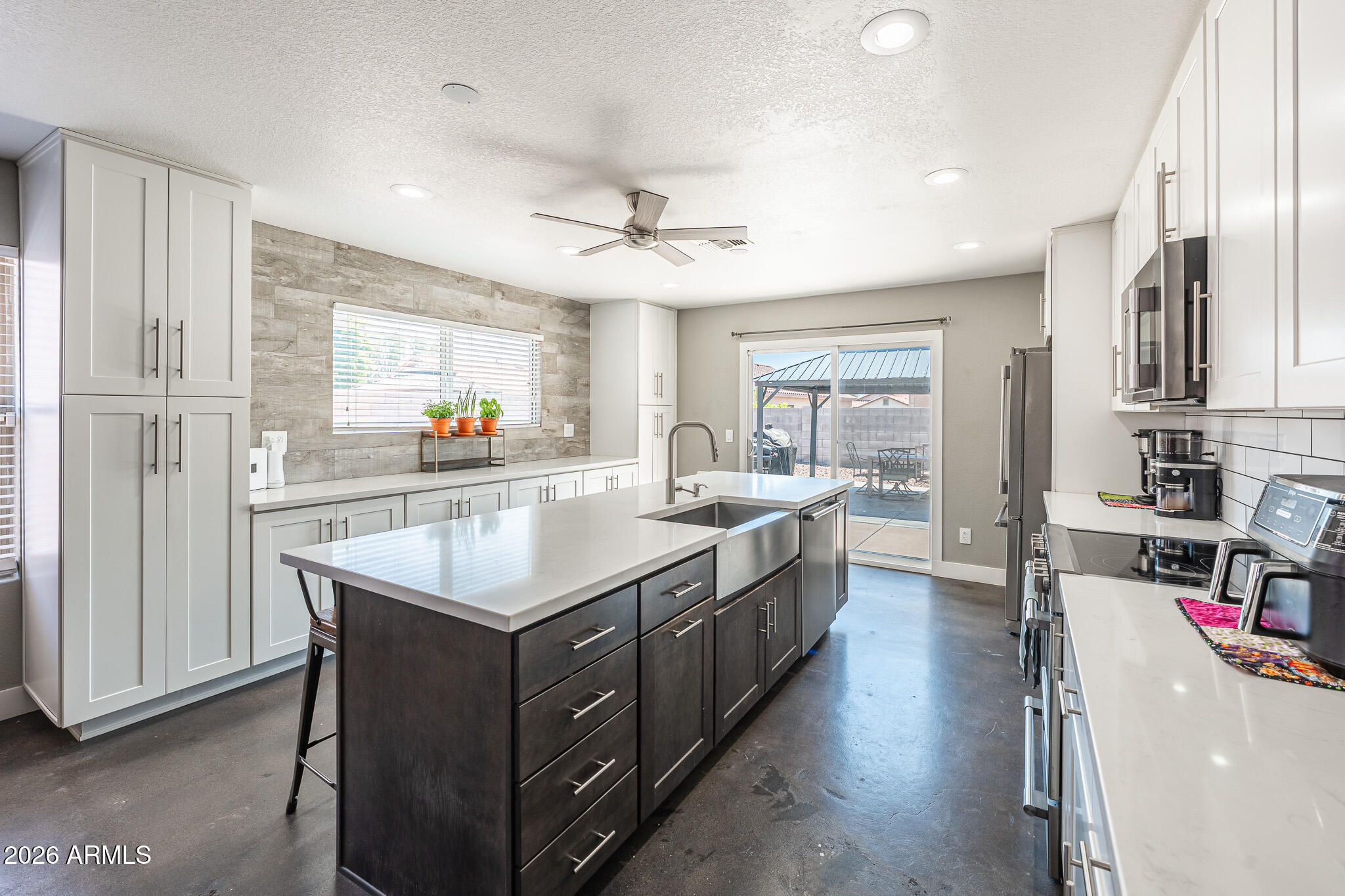 3113 W MARK Lane