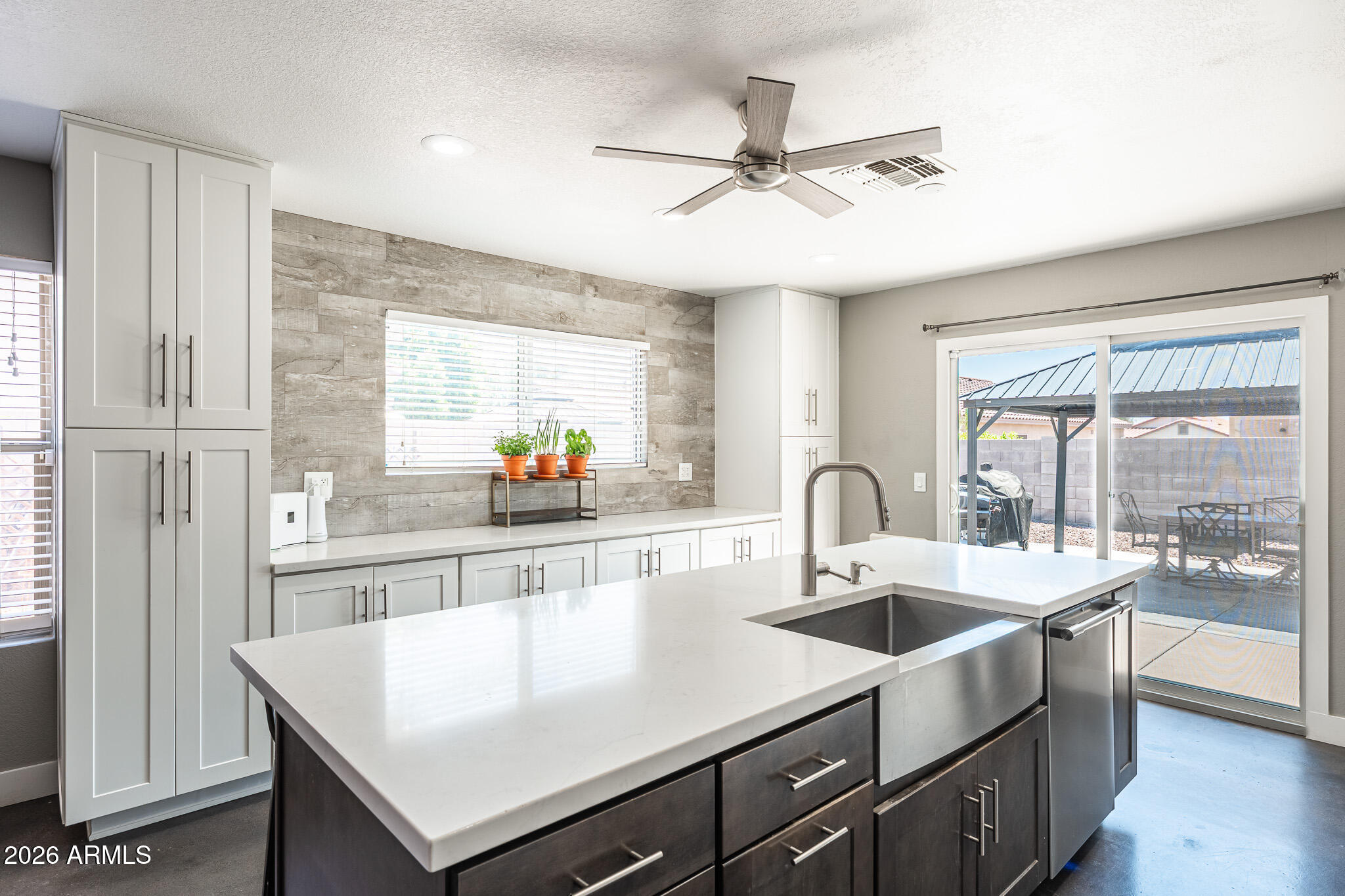 3113 W MARK Lane