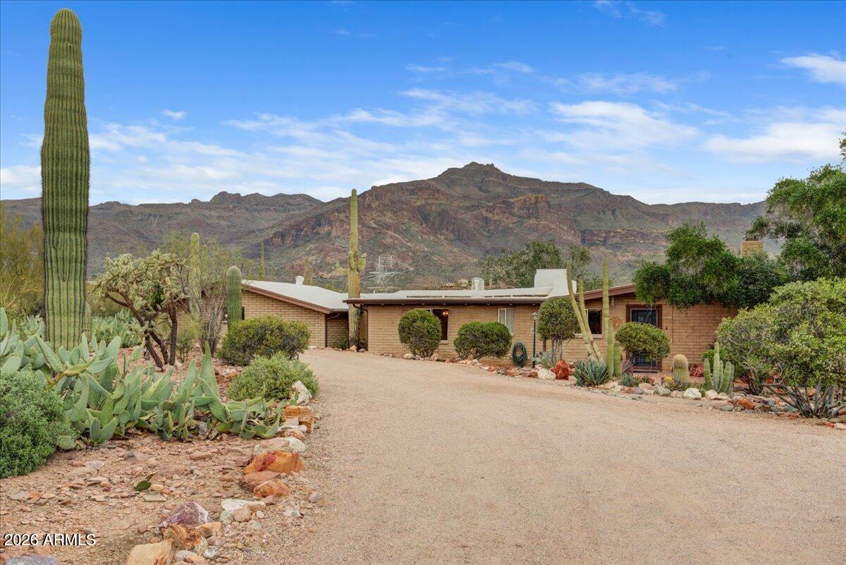 10860 E Maverick Trail