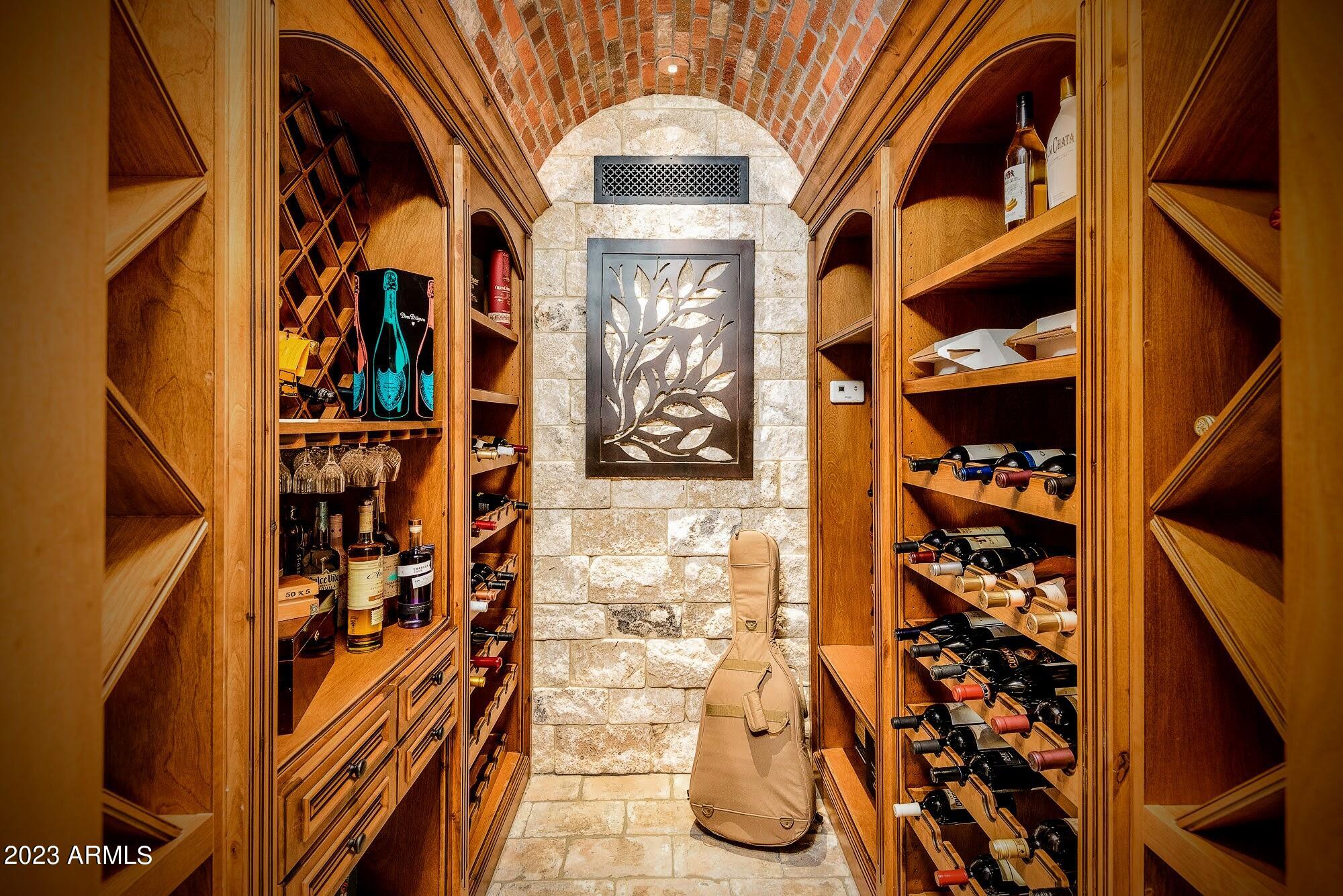 Phoenix, Arizona 85018, United States, 4 Bedrooms Bedrooms, ,6 BathroomsBathrooms,Residential,Active,33905