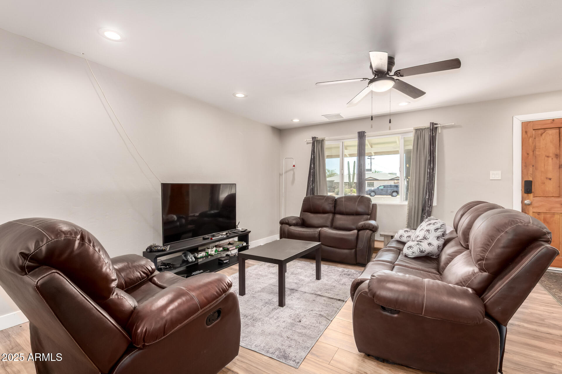 1122 W 17TH Place