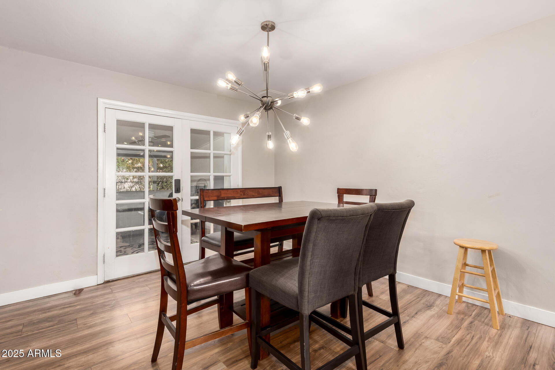1122 W 17TH Place