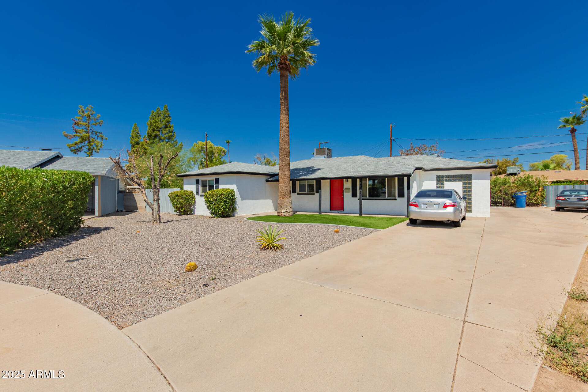 1122 W 17TH Place